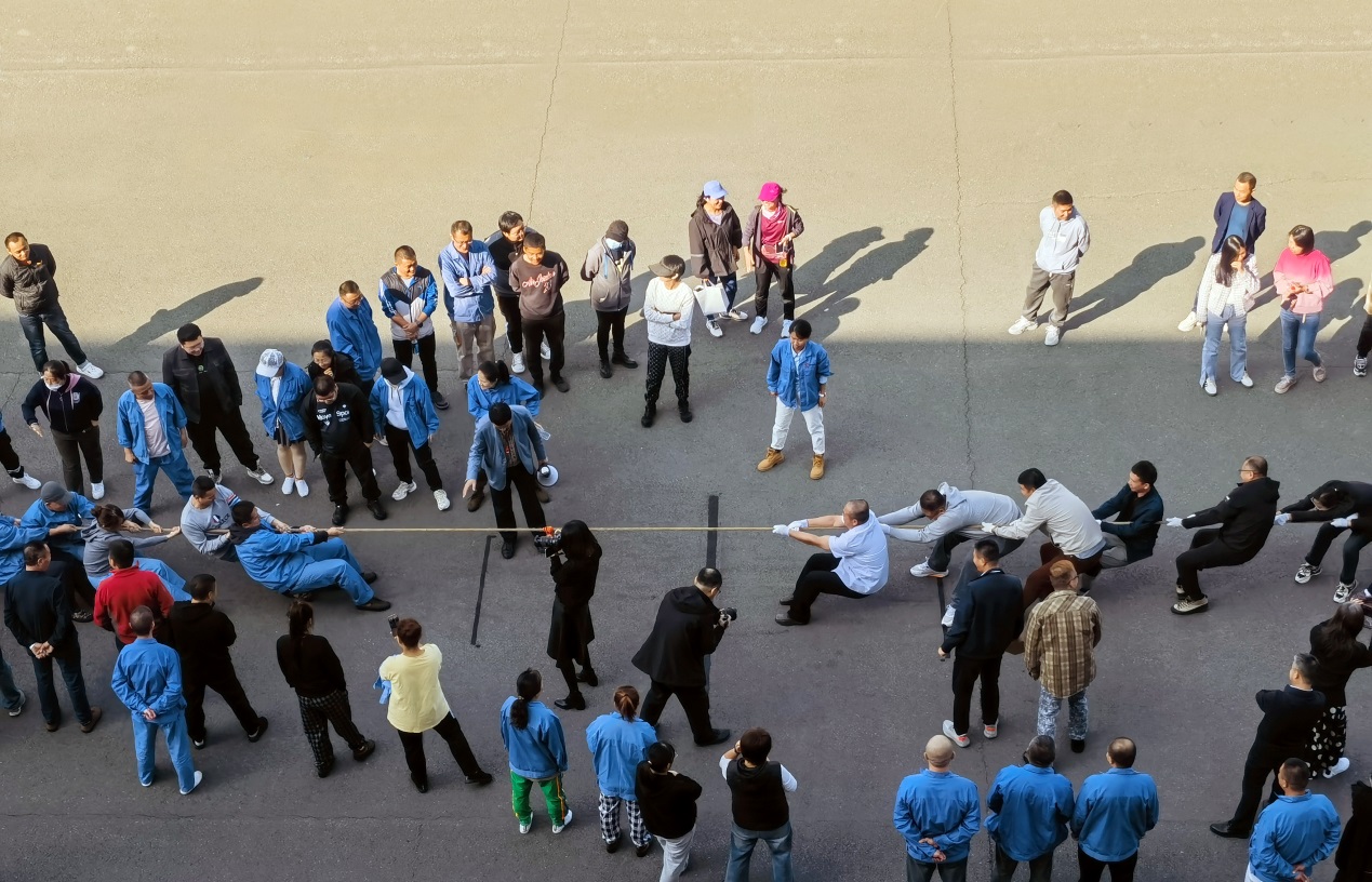 拔河比赛促团结  凝心聚力展风采